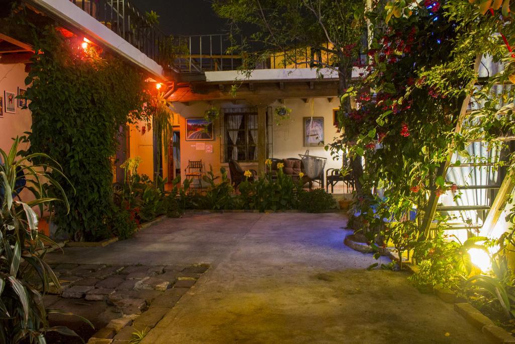 Dionisio Inn Antigua Εξωτερικό φωτογραφία
