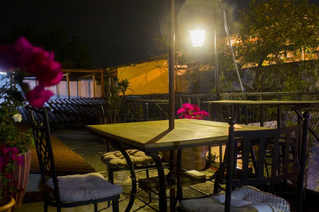 Dionisio Inn Antigua Εξωτερικό φωτογραφία