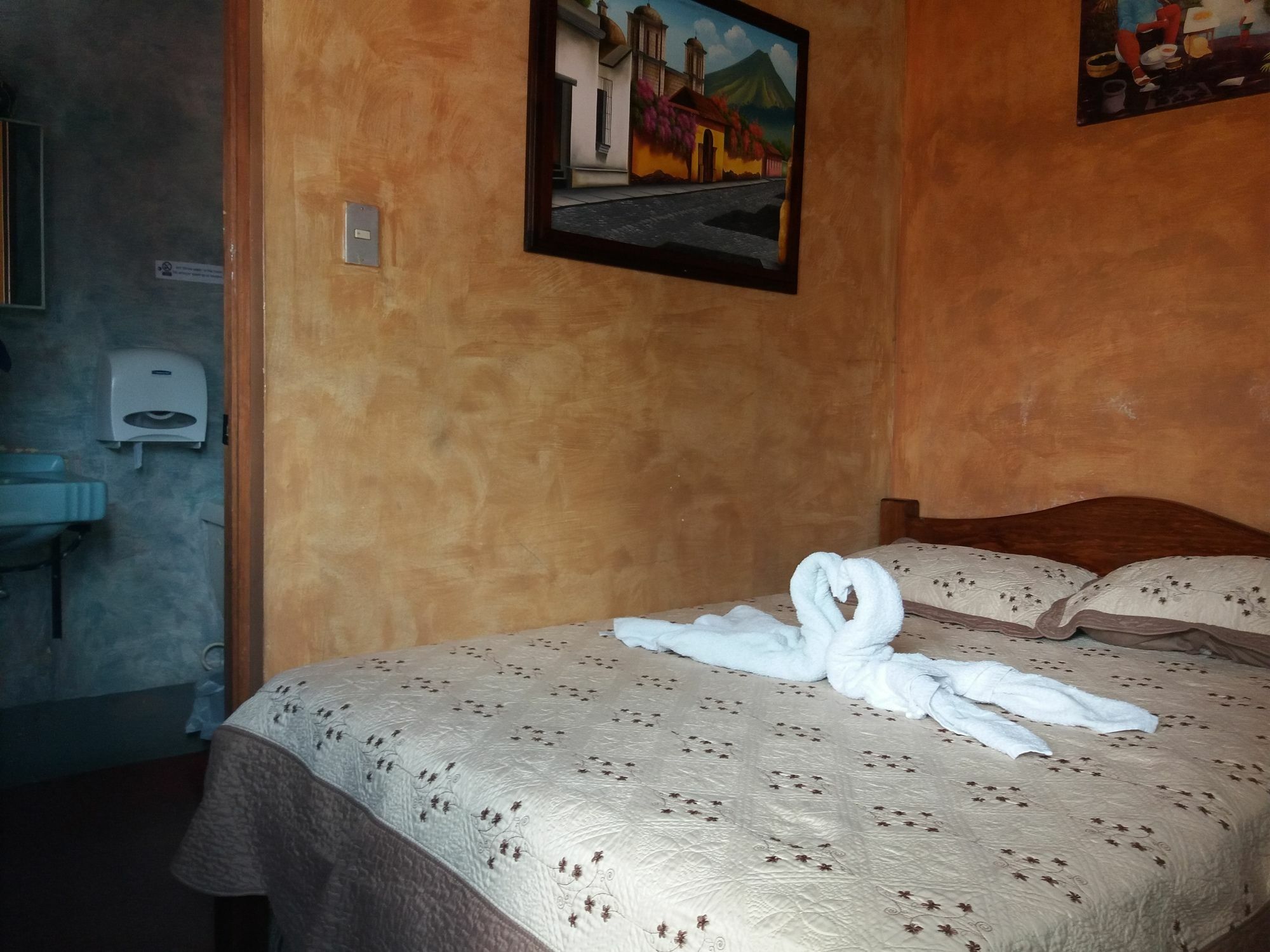 Dionisio Inn Antigua Εξωτερικό φωτογραφία
